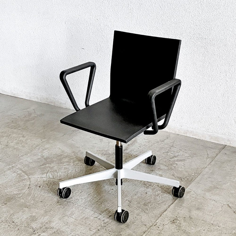 ヴィトラ vitra ゼロフォー .04 スタジオチェア オフィスチェア アームレスト付 ブラック 昇降機能 マールテン・ヴァン・セーヴェレン Maarten Van Severen 定価￥202,400- B 〓