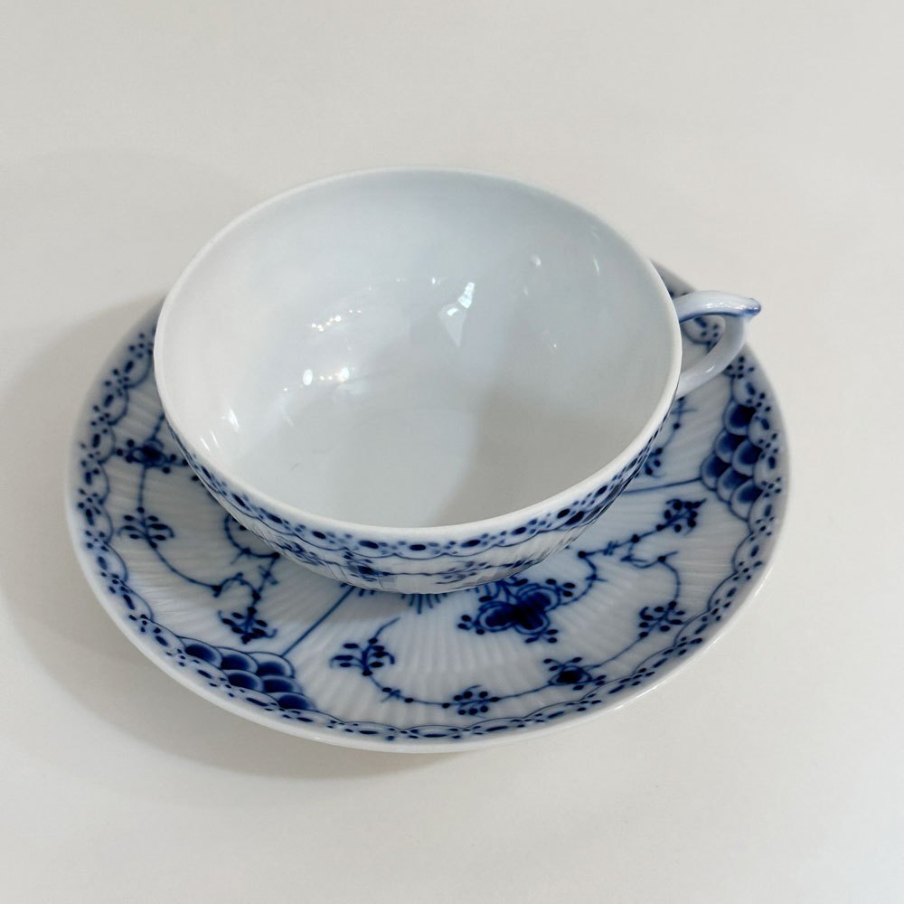 ロイヤルコペンハーゲン ROYAL COPENHAGEN ブルーフルーテッド ハーフレース ティーカップ＆ソーサー 北欧食器 Ｄ ◎