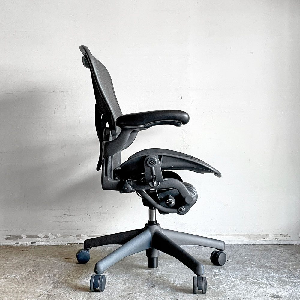 ハーマンミラー Herman Miller アーロンチェア クラシック Bサイズ ポスチャーフィット フル装備 グラファイトベース デスクチェア オフィスチェア ■