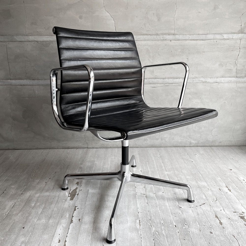 ヴィトラ vitra イームズアルミナムグループ マネジメントチェア デスクチェア アームチェア レザー 本革 固定脚 4本脚 グライズ イームズ♪