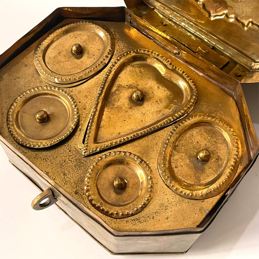 真鍮 スパイスボックス spicebox マサラダバ medicine case アクセサリーボックス インド 手工芸品 ★