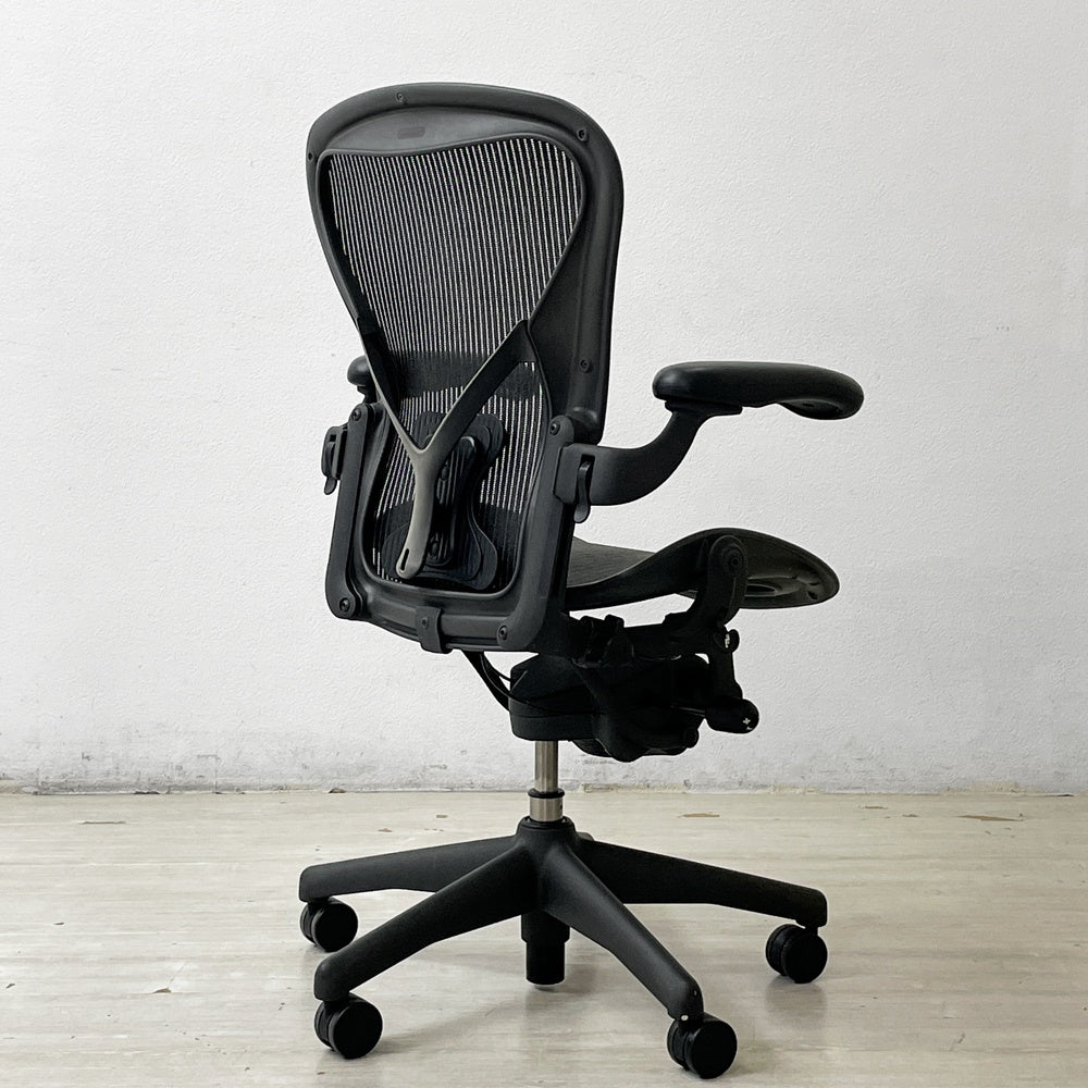 ハーマンミラー Herman Miller アーロンチェア クラシック Bサイズ フル装備 グラファイトベース ポスチャーフィット バナナクッション新品交換済 現状品 ●