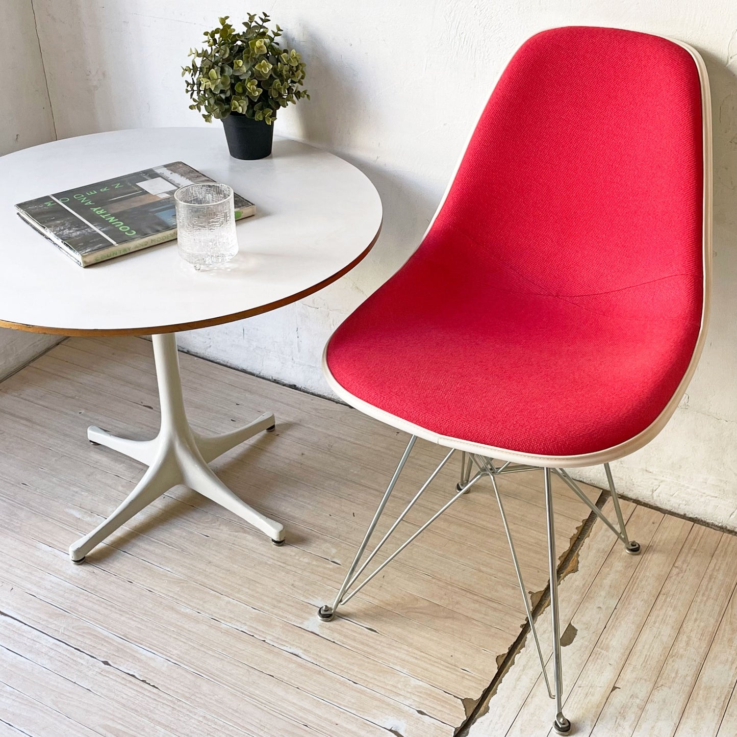 ハーマンミラー Herman Miller サイドシェルチェア Side shell chair エッフェルベース チャールズ ＆ レイ・イームズ ファブリック ダークピンクカラー ★