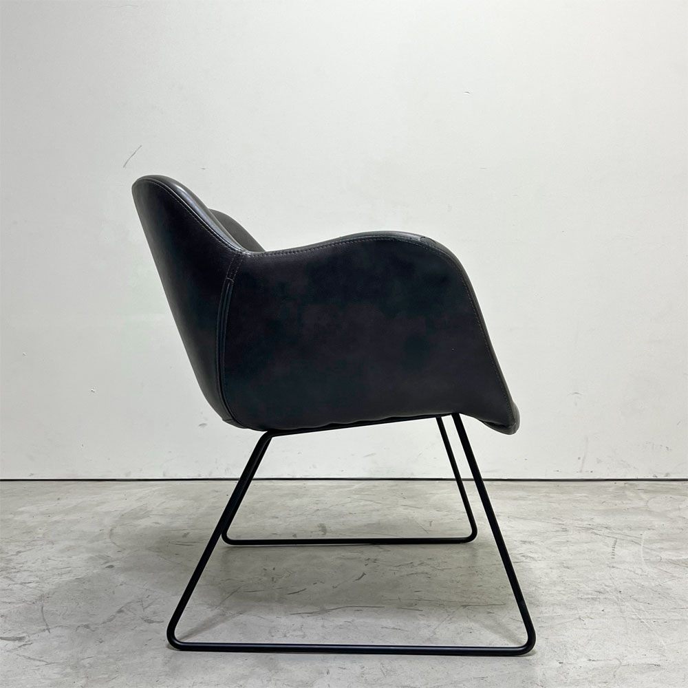 アデペシュ adepeche パニッシュ シェルチェア PUNISH shell chair アームチェア  PUレザー 合皮 スチール インダストリアル ●
