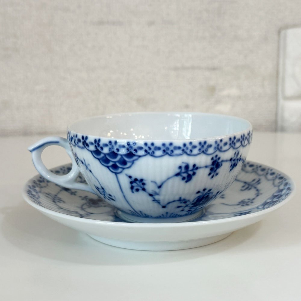 ロイヤルコペンハーゲン ROYAL COPENHAGEN ブルーフルーテッド ハーフレース ティーカップ＆ソーサー 北欧食器 Ｃ ◎