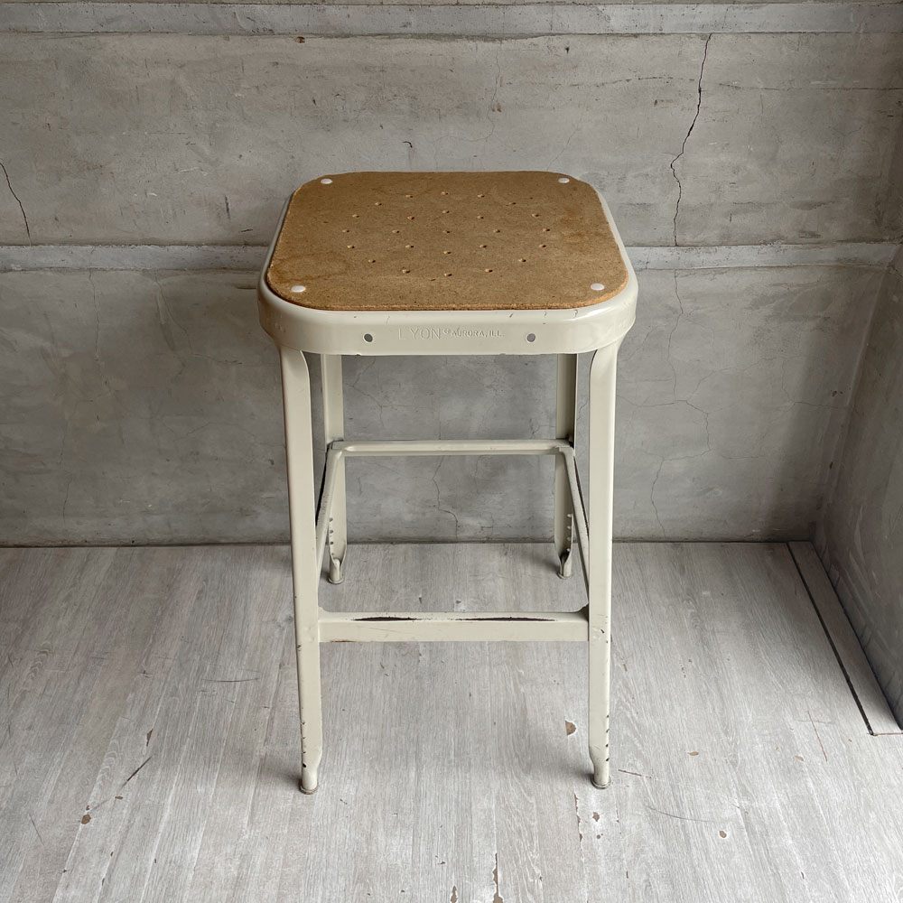 リオン LYON ファクトリー スツール FACTORY STOOL Lサイズ Putty White プレスウッドシート P.F.S取り扱い A ♪