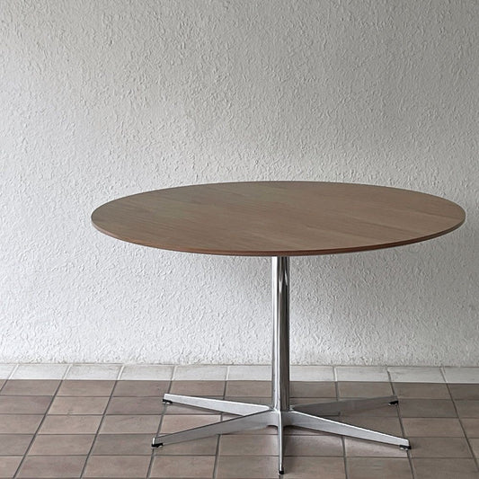 フリッツハンセン Fritz Hansen 円テーブル A825 ダイニングテーブル Φ120cm ウォールナット天板 アルネ・ヤコブセン 天板未使用品 2026年製 北欧家具 デンマーク 定価￥617,980- ◇
