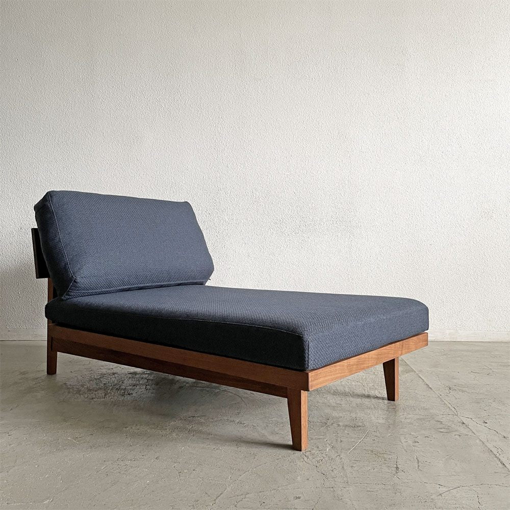 マスターウォール MASTERWAL コモンルーツ COMMON ROOTS ブリッジソファ BRIDGE SOFA アームレスカウチ 80 ファブリックシート ウォールナット無垢集成材 定価￥335,500- 展示品 〓