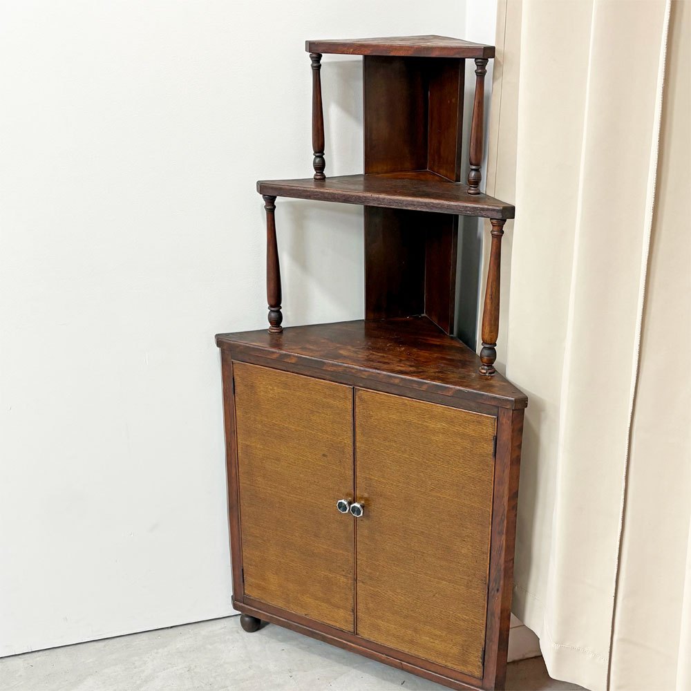 ジャパンビンテージ Japan Vintage 木味 コーナーキャビネット シェルフ 三角棚 3段 開き戸 和家具 古家具 ●