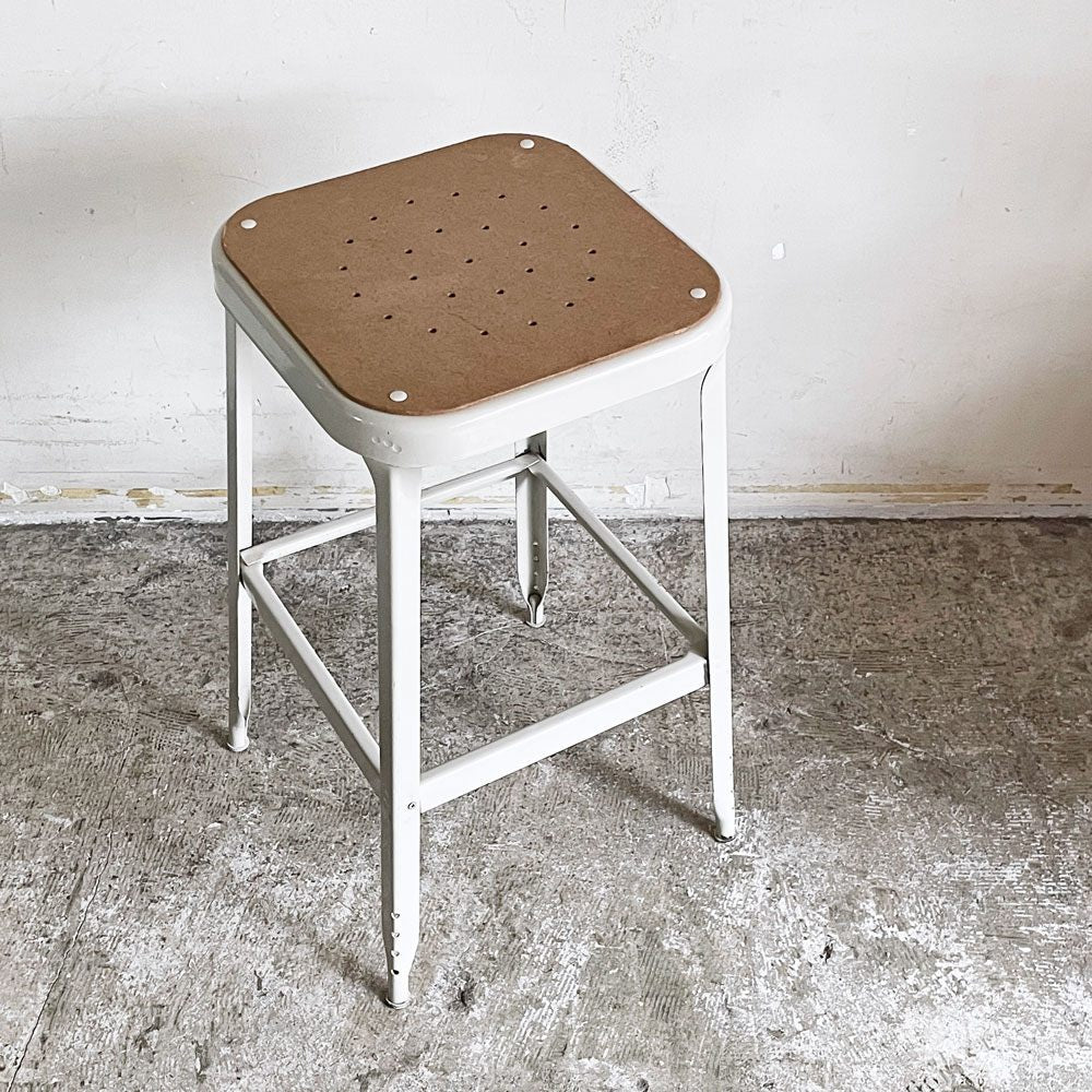 リオン LYON ファクトリー スツール FACTORY STOOL Lサイズ プレスウッドシート パシフィックファニチャーサービス P.F.S取扱 B ■