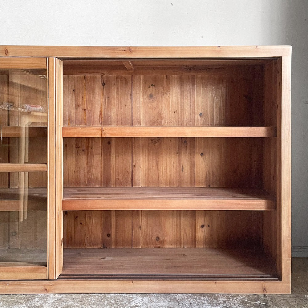 クラッシュゲート CRASH GATE ノットアンティークス Knot Antiques ハチス サイドキャビネット w175cm 杉古材 ガラス 関家具 展示 定価￥132,000- ■