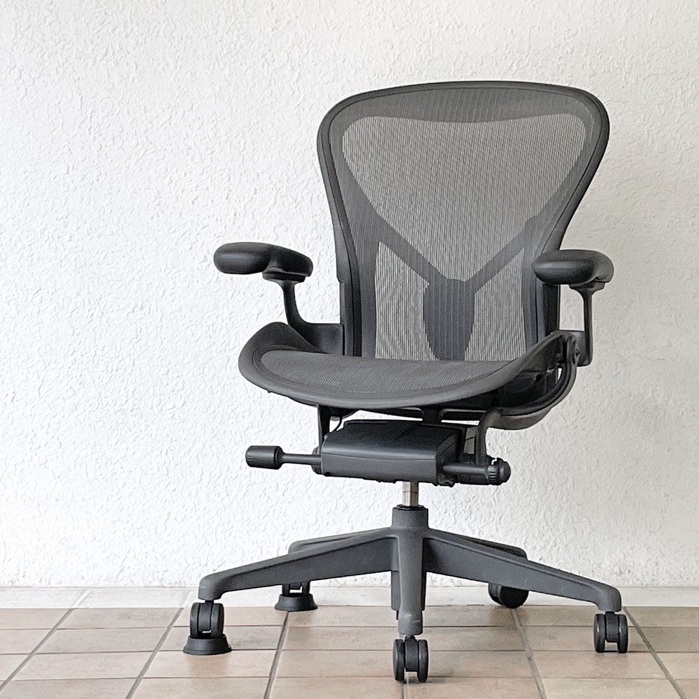 ハーマンミラー Herman Miller アーロンチェア デスクチェア リマスタード ライト Bサイズ グラファイトベース ビル・スタンフ ＆ ドン・チャドウィック ポスチャーフィット ◇