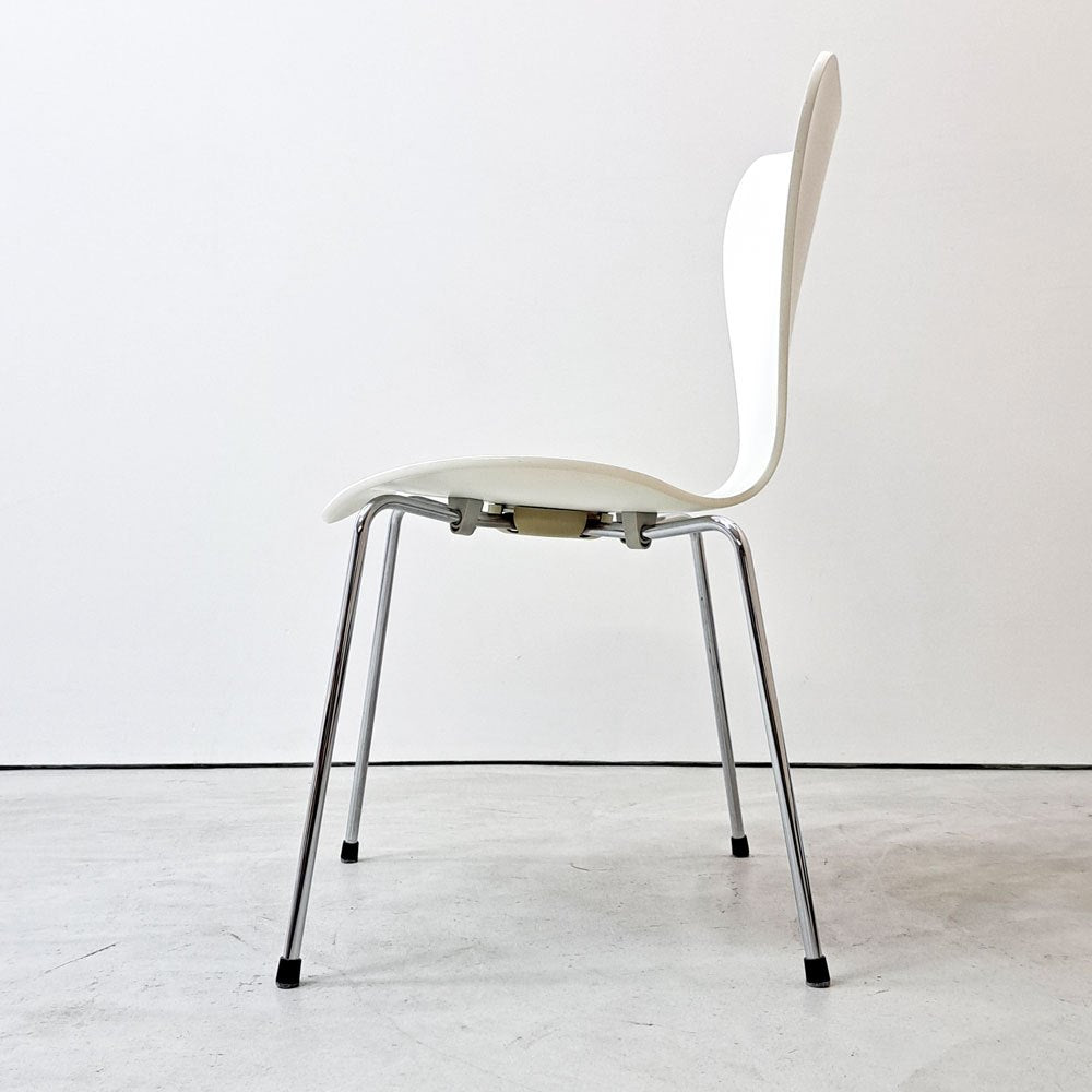 フリッツハンセン Fritz Hansen 3107 セブンチェア ホワイト ラッカー仕上げ スタッキング アルネ・ヤコブセン Arne Jacobsen デンマーク 北欧家具 B ●