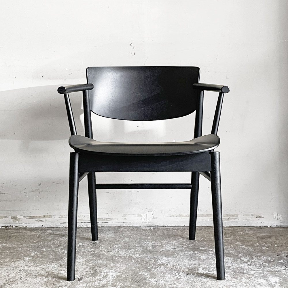 フリッツハンセン Fritz Hansen エヌゼロワン N01 ダイニングチェア アームチェア ブラック オーク無垢材 佐藤オオキ nendo 参考定価￥139,480- ■