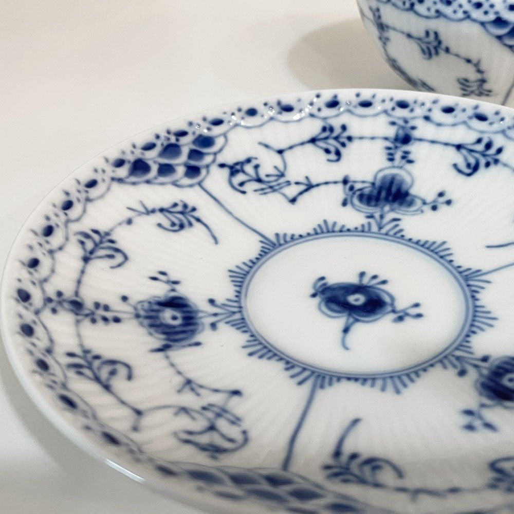 ロイヤルコペンハーゲン ROYAL COPENHAGEN ブルーフルーテッド ハーフレース ティーカップ＆ソーサー 北欧食器 Ａ ◎