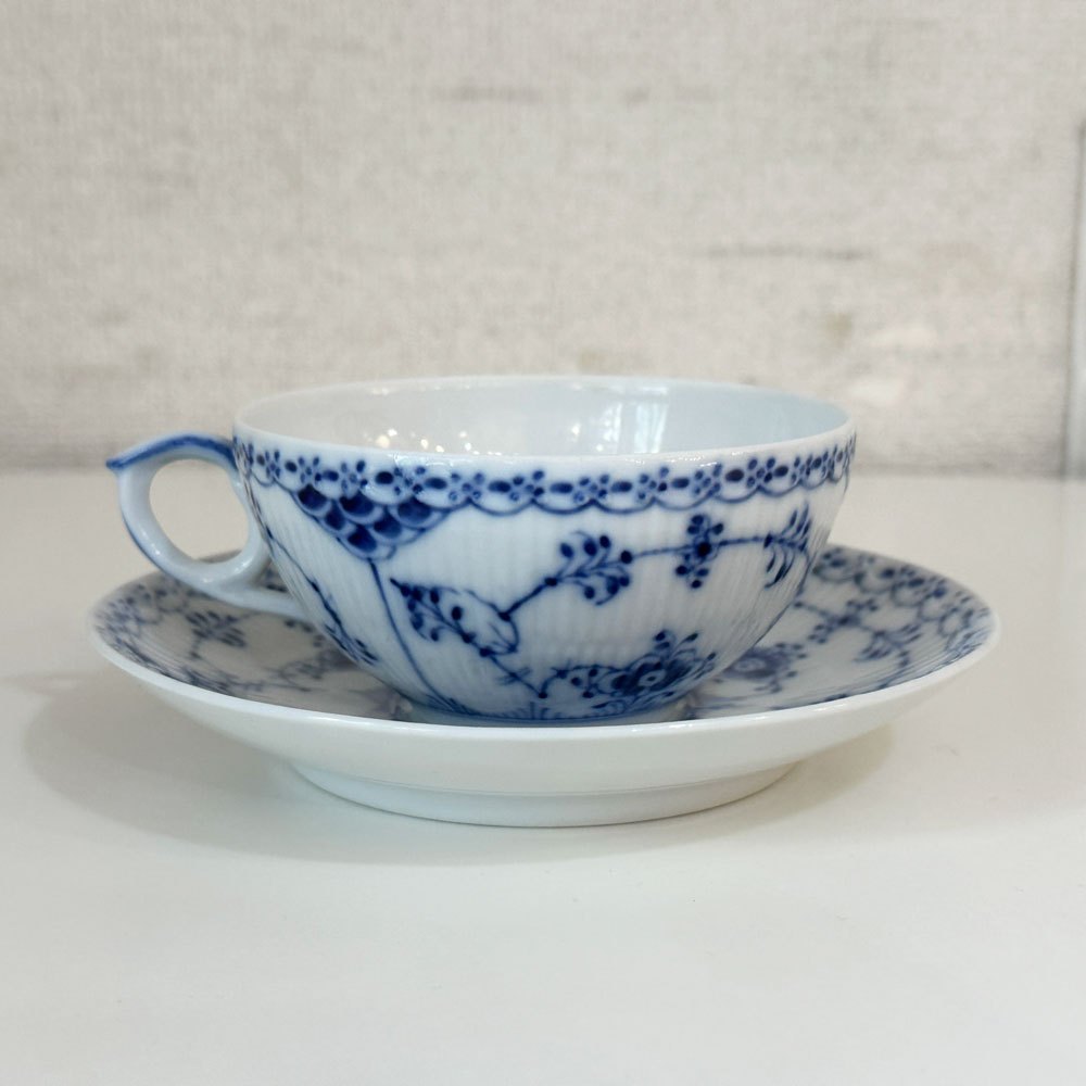 ロイヤルコペンハーゲン ROYAL COPENHAGEN ブルーフルーテッド ハーフレース ティーカップ&ソーサー 北欧食器 I ◎
