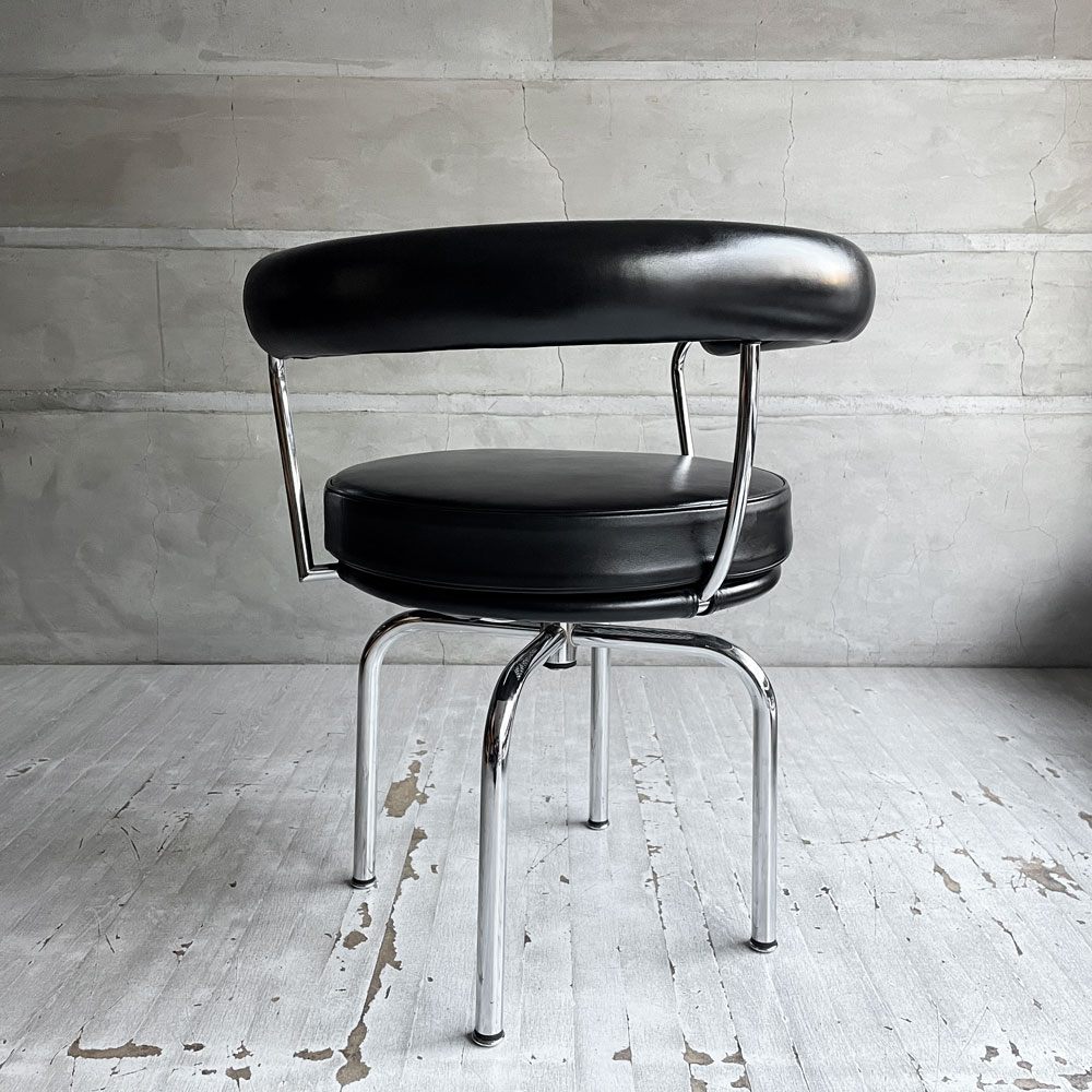 カッシーナ Cassina フォートゥイユ トゥルナン スウィベルチェア 7 FAUTEUIL TOURNANT LC7 レザー 本革 ブラック シャルロット・ペリアン イ・マエストリ・コレクション MoMA ♪