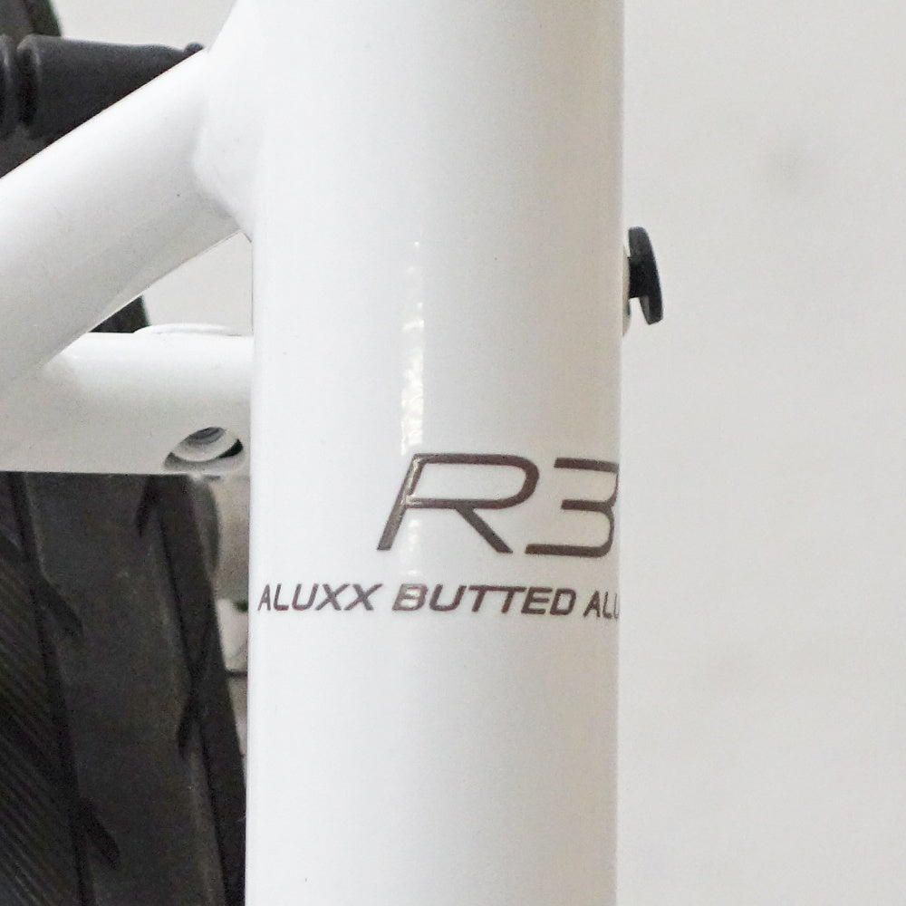 ジャイアント GIANT クロスバイク ESCAPE R3 ホワイト size M 3×8 24段変速 自転車 2021年製 ●