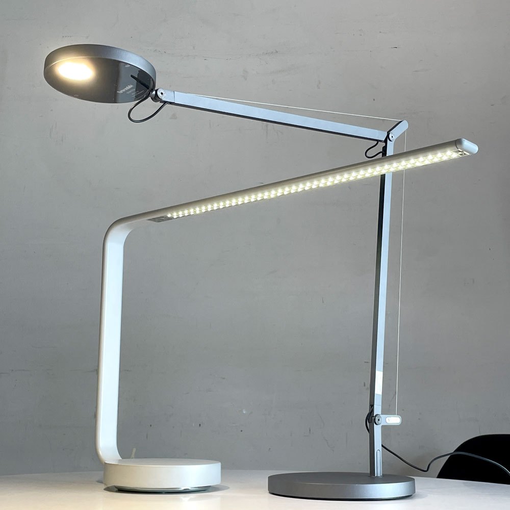 アルテミデ Artemide ワンライン OneLine LED テーブルライト デスクライト 無段調光 ライトグレーオラ・イト Ora Ito 展示品 箱付き ■
