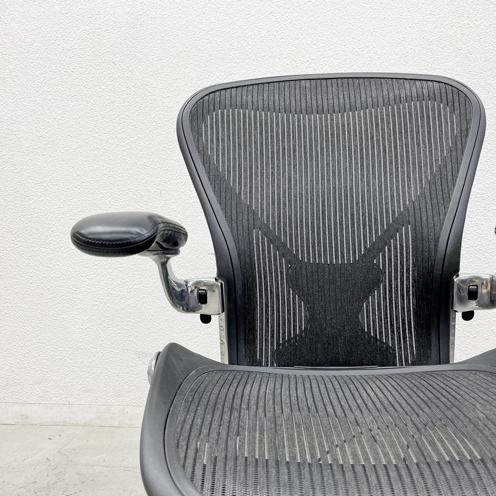 ハーマンミラー Herman Miller アーロンチェア Bサイズ ポスチャーフィット クラシックカーボンメッシュ ポリッシュドアルミベース レザーアーム ビル・スタンフ ＆ ドン・チャドウィック 〓
