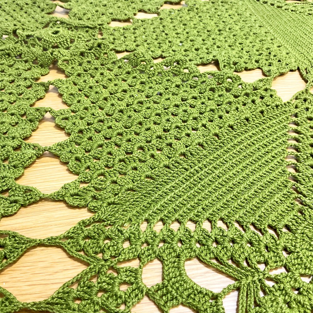 レース編み ドイリー テーブルマット 雪結晶 大判 94×90cm ●
