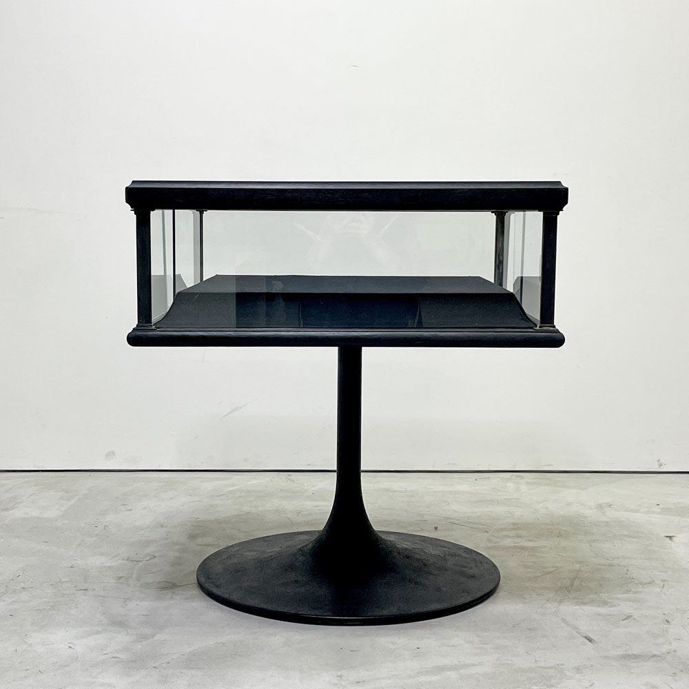 リメイク家具 ガラス ディスプレイケース 台形台座 ラッパ脚 73×73cm 店舗什器 インダストリアルデザイン 一点物 ビンテージ ●