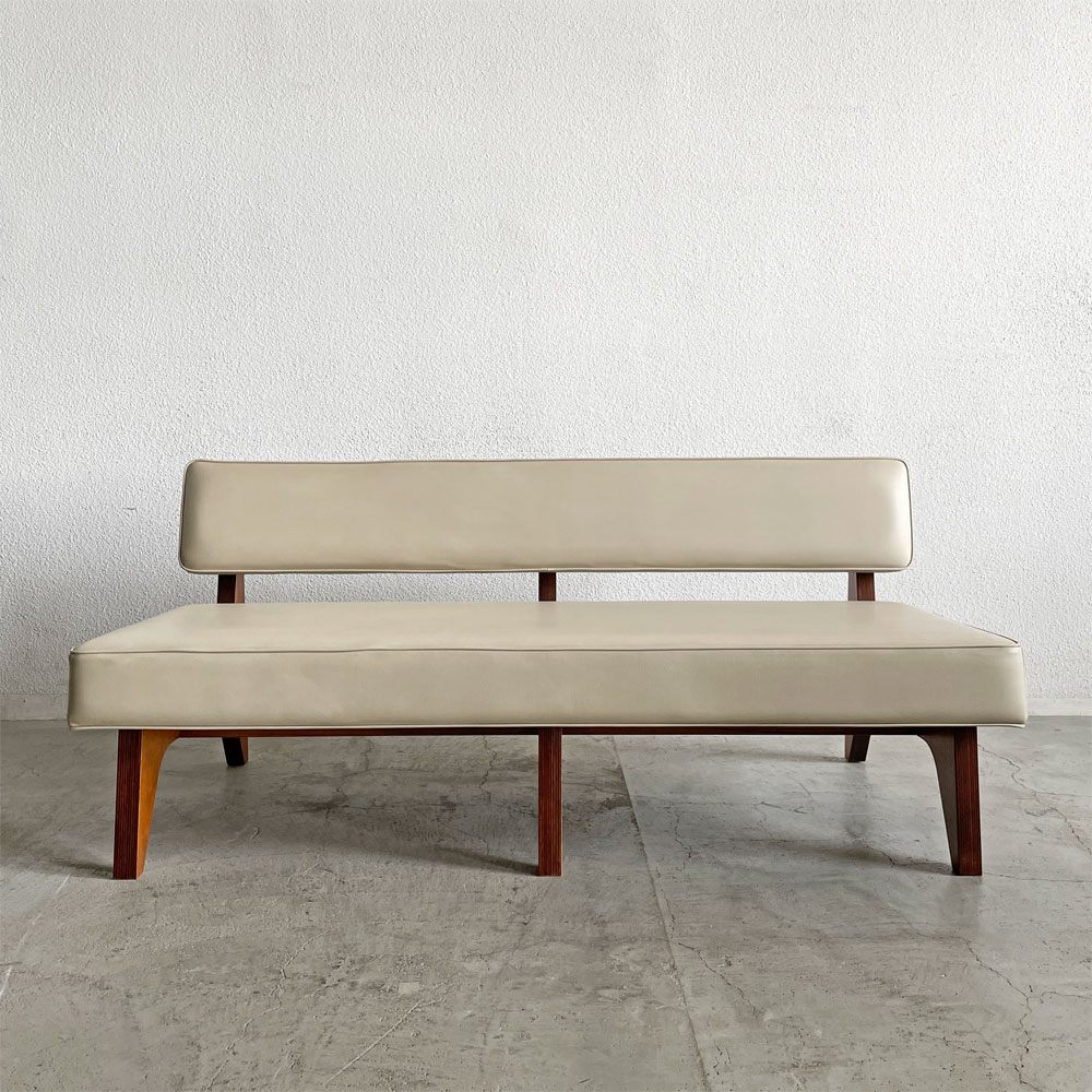 イデー IDEE ソリッドベンチ SOLID BENCH 2人掛けソファ 長椅子 W150cm ビニールレザー クリーム系 アッシュ材フレーム 受注生産品 定価￥199,900-以上 〓
