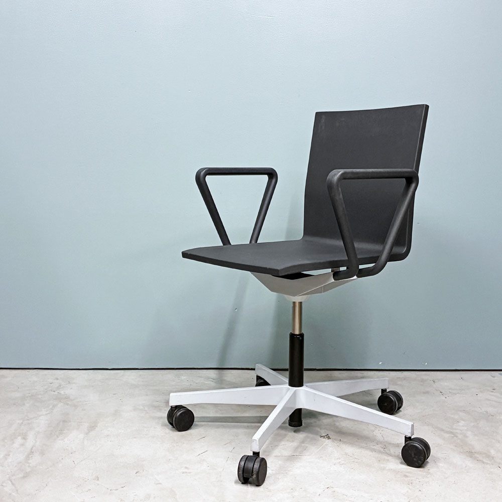 ヴィトラ vitra ゼロフォー 04. スタジオチェア デスクチェア アームレスト付 ブラック マールテン・ヴァン・セーヴェレン 昇降機能 定価202,400円 ◎