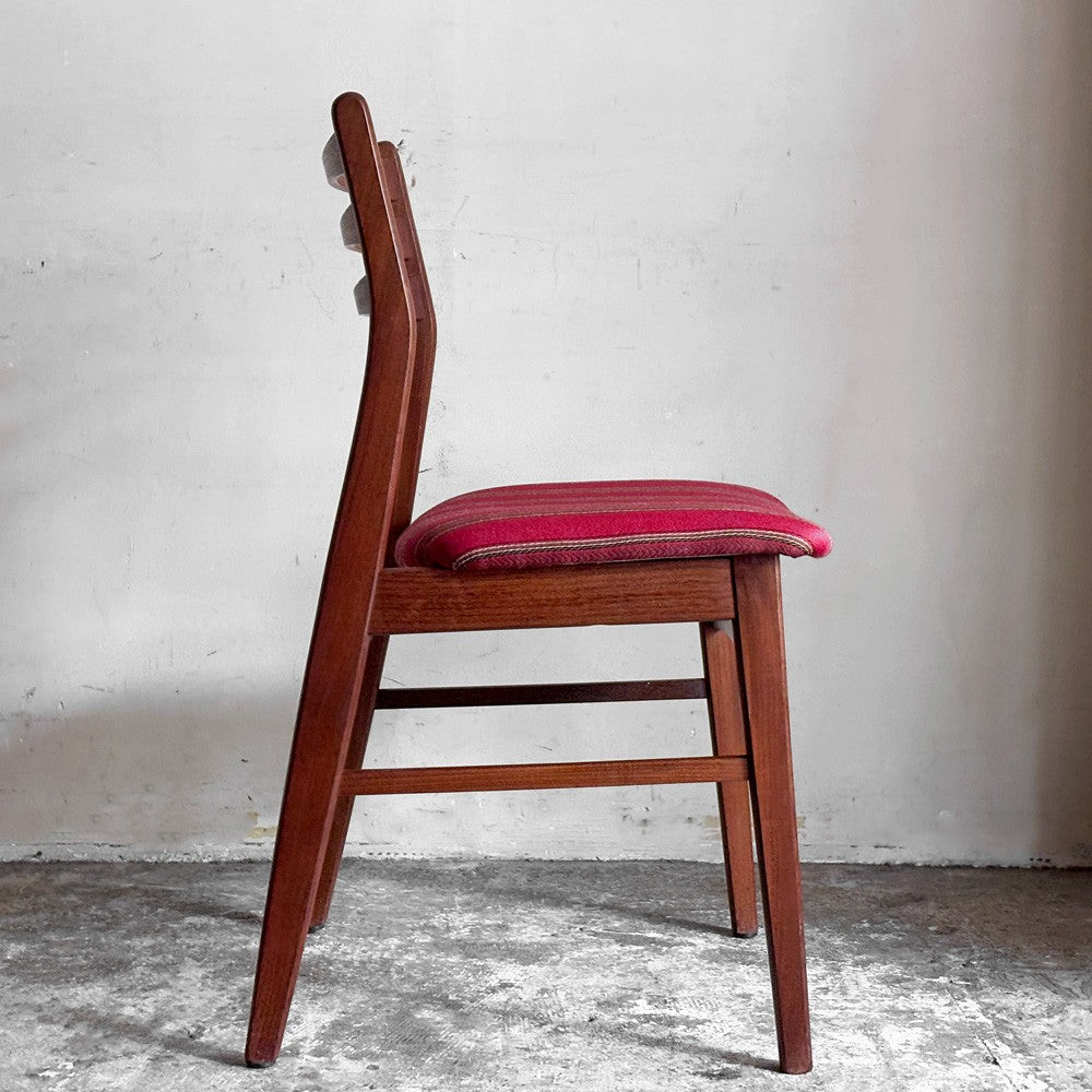 北欧ビンテージ Scandinabian Vintage チーク材 ダイニングチェア ラダーバック レッド系 ストライプ柄 北欧家具 A ■