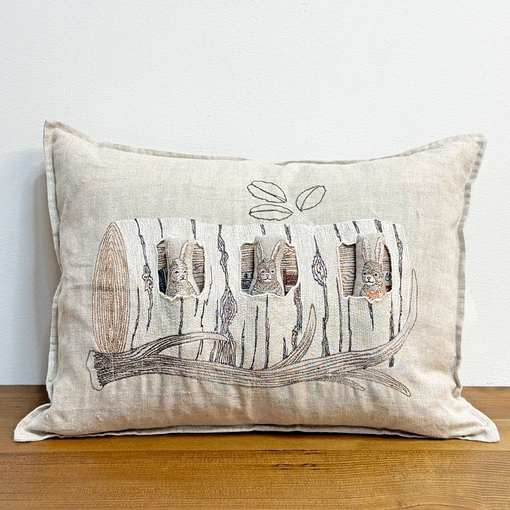 コーラルアンドタスク Coral & Tusk アスペンログバニーズ ウィズポケット Aspen log bunnies w/p 30x40cm クッション リネン カバーリング 刺繍 ●