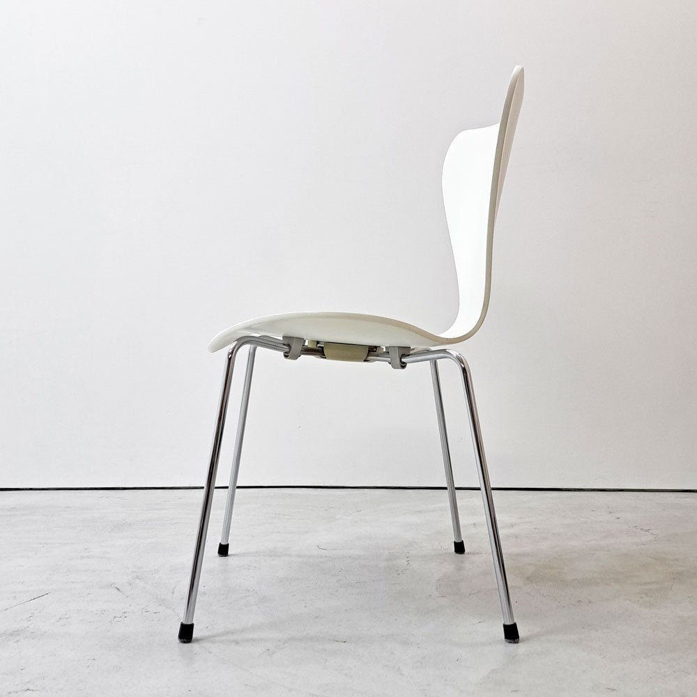 フリッツハンセン Fritz Hansen 3107 セブンチェア ホワイト ラッカー仕上げ スタッキング アルネ・ヤコブセン Arne Jacobsen デンマーク 北欧家具 A ●
