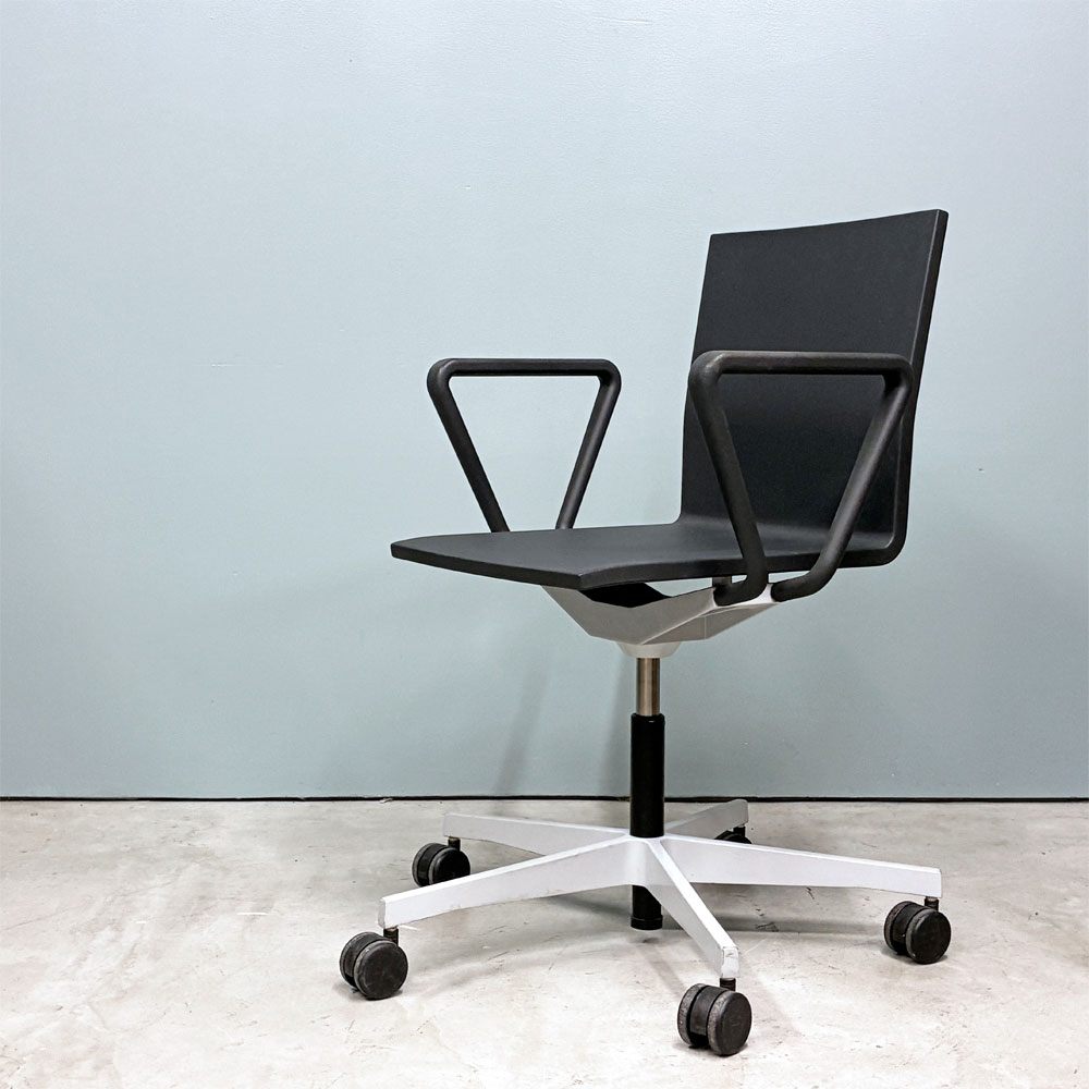 ヴィトラ vitra ゼロフォー 04. スタジオチェア デスクチェア アームレスト付 ブラック マールテン・ヴァン・セーヴェレン 昇降機能 定価202,400円 ◎