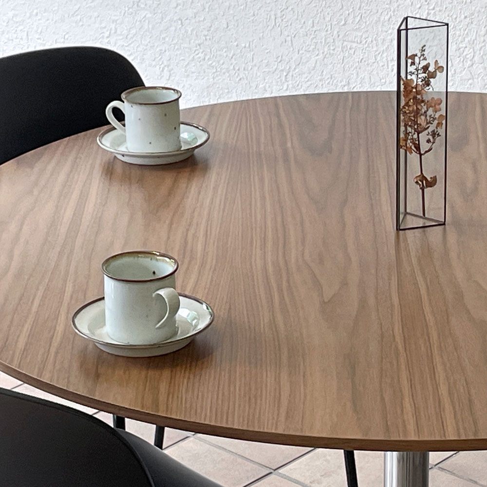 フリッツハンセン Fritz Hansen 円テーブル A825 ダイニングテーブル Φ120cm ウォールナット天板 アルネ・ヤコブセン 天板未使用品 2026年製 北欧家具 デンマーク 定価￥617,980- ◇