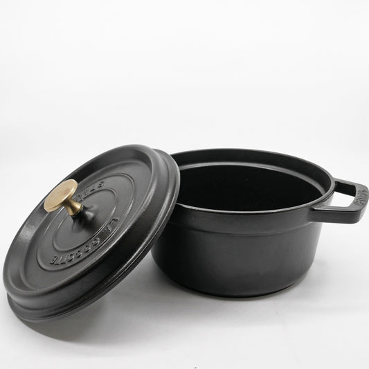 ストウブ STAUB ピコ ココット ラウンド 両手鍋 ブラック 20cm 鋳物 キャセロール ガス オーブン IH対応 フランス ●