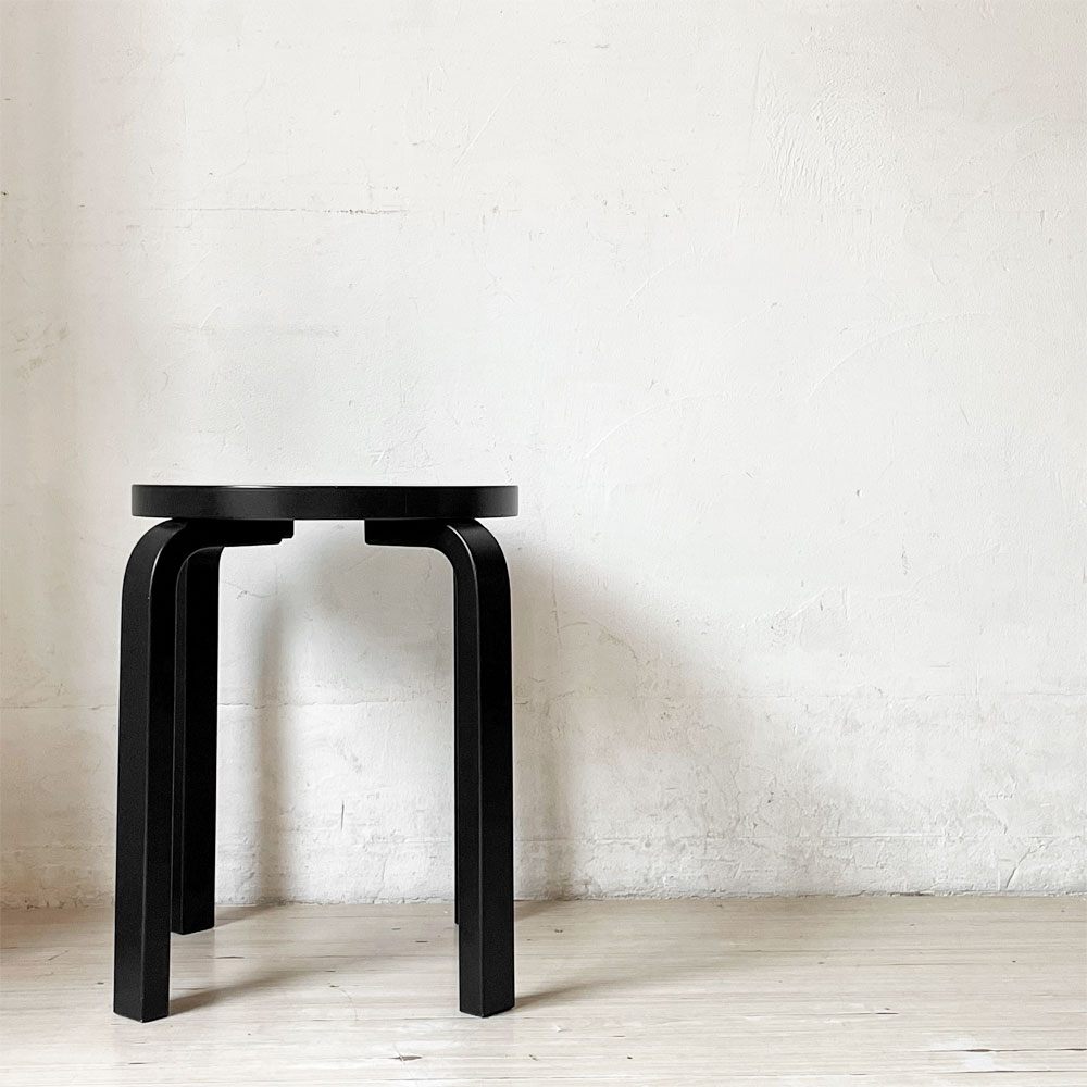 アルテック artek スツール60 E60 スツール 4本脚 アルヴァ・アアルト ブラックラッカー バーチ無垢材 北欧家具 参考定価￥47,300- ★