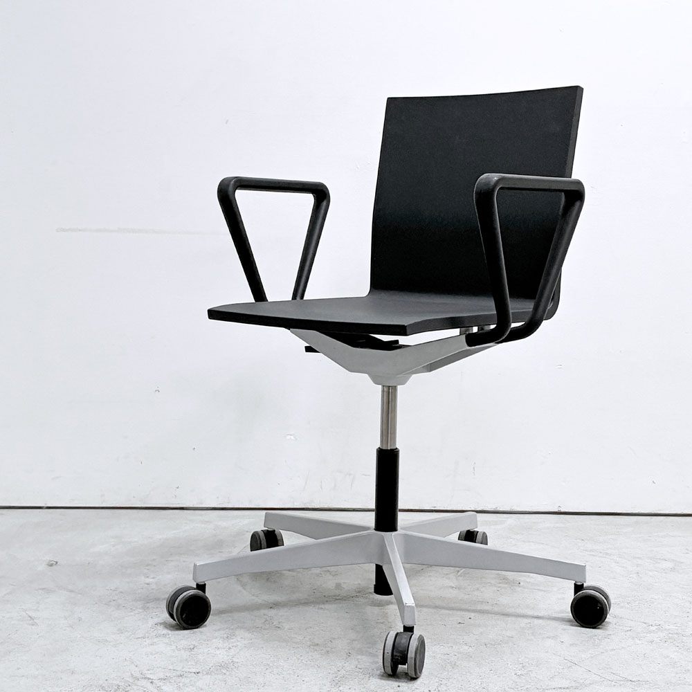 ヴィトラ vitra ゼロフォー 04. スタジオチェア アームレスト付 マールテン・ヴァン・セーヴェレン 昇降機能 ブラック ●