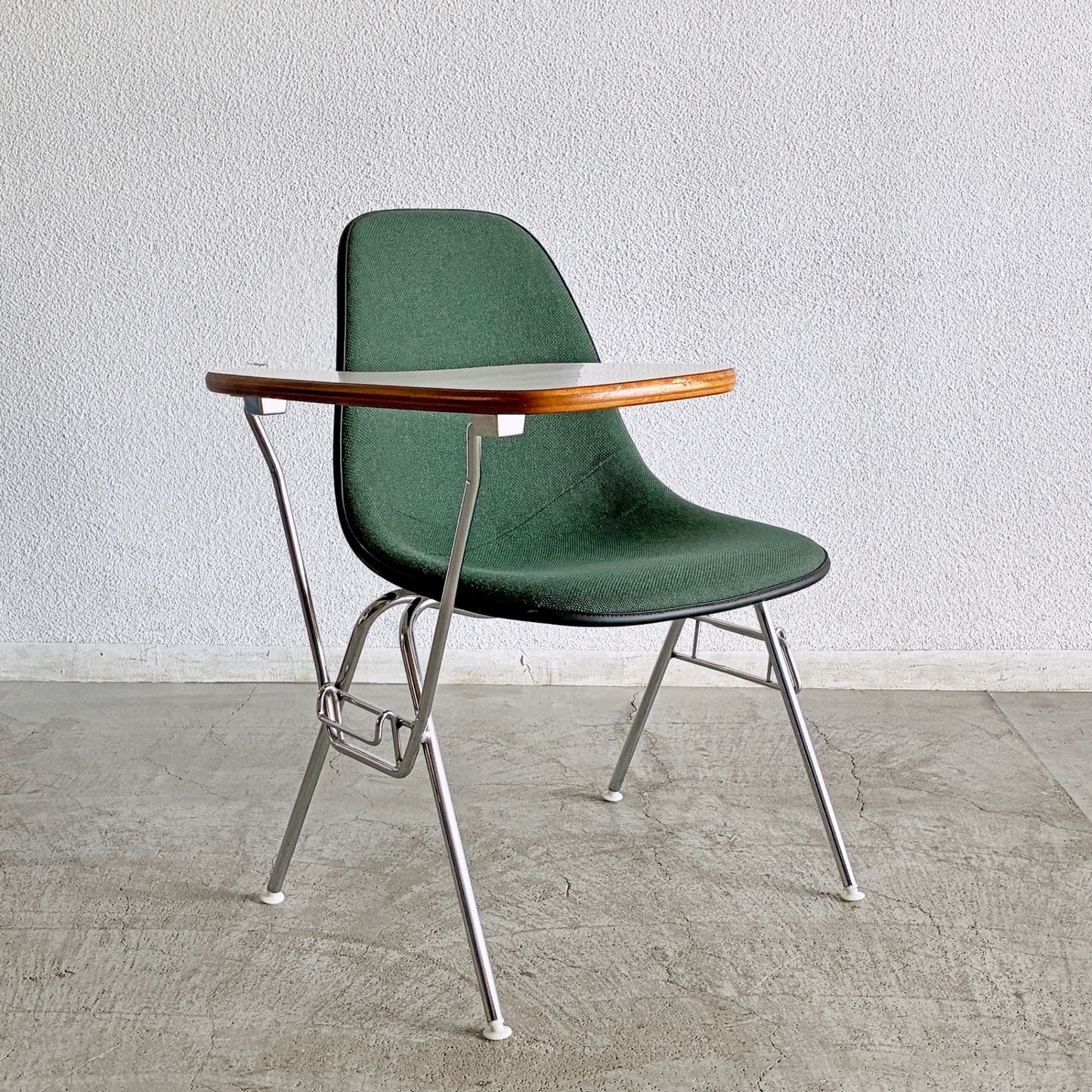 ハーマンミラー Herman Miller サイドシェルチェア セカンド 2nd ビンテージ アプホルスター スクールベース 肘掛けテーブル付 イームズ ミッドセンチュリー B 〓