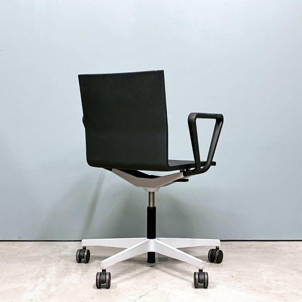 ヴィトラ vitra ゼロフォー 04. スタジオチェア デスクチェア アームレスト付 ブラック マールテン・ヴァン・セーヴェレン 昇降機能 定価202,400円 ◎