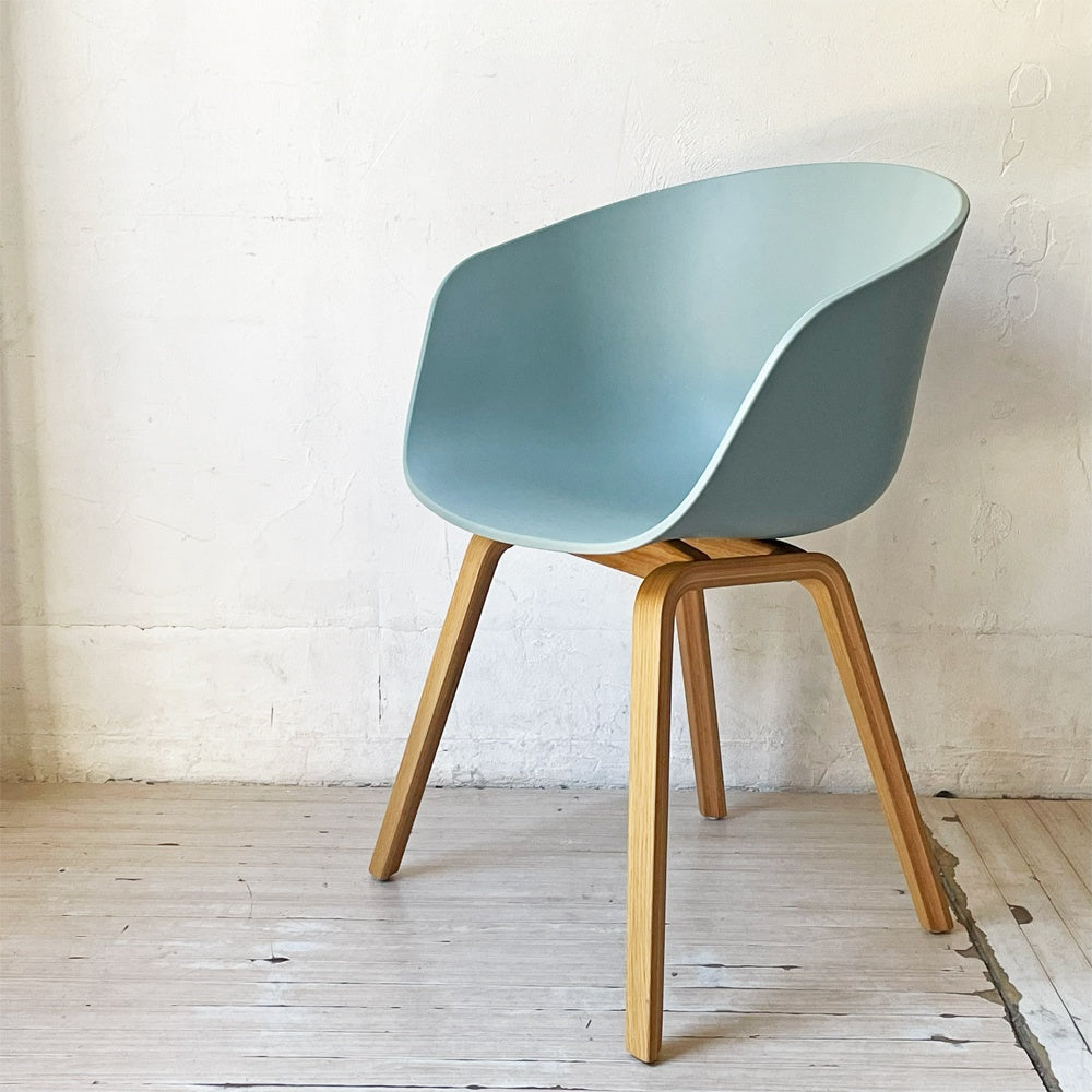 ヘイ HAY アバウト ア チェア ABOUT A CHAIR AAC22 アームチェア ダイニングチェア ダスティブルー ヒー・ウェリング 北欧家具 ￥59,400- ★