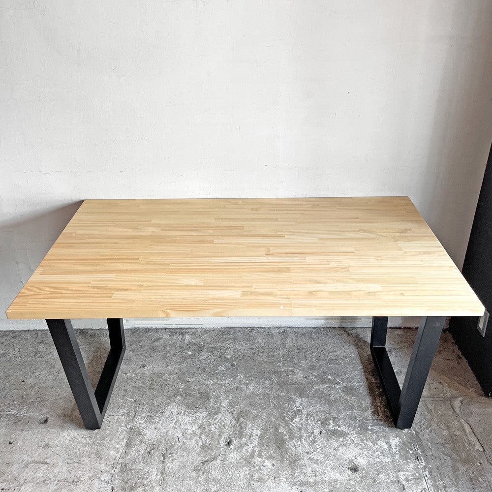 かなでもの KANADEMONO ザ・テーブル THE TABLE デスク ラバーウッド材 ナチュラル × ブラックスチール脚 トラペゾイド W140xD80cm ■
