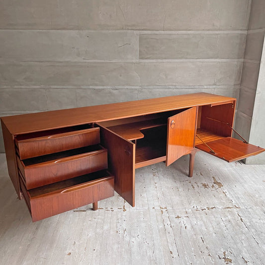 マッキントッシュ A.H.McINTOSH サイドボード キャビネット チーク材 北欧スタイル ミッドセンチュリー 英国 UKビンテージ ♪