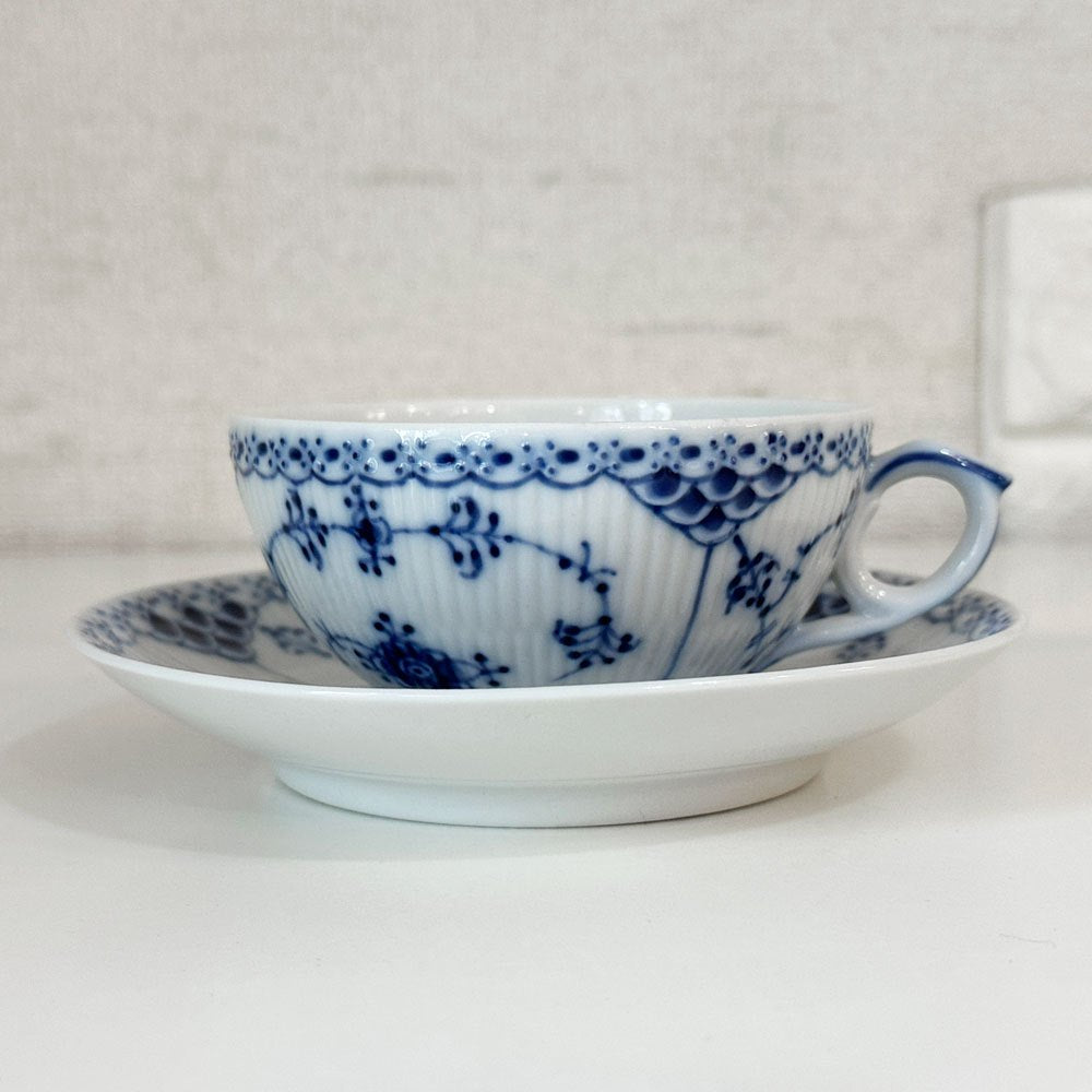 ロイヤルコペンハーゲン ROYAL COPENHAGEN ブルーフルーテッド ハーフレース ティーカップ＆ソーサー 北欧食器 E ◎