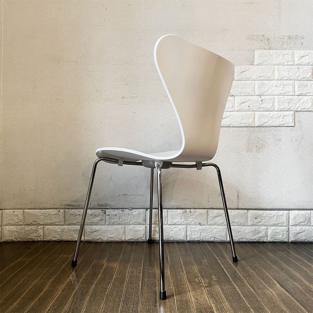 フリッツハンセン Fritz Hansen 3107 セブンチェア ラッカー仕上げ ホワイト スタッキング アルネ・ヤコブセン デンマーク 北欧家具 定価￥78,980- ◎