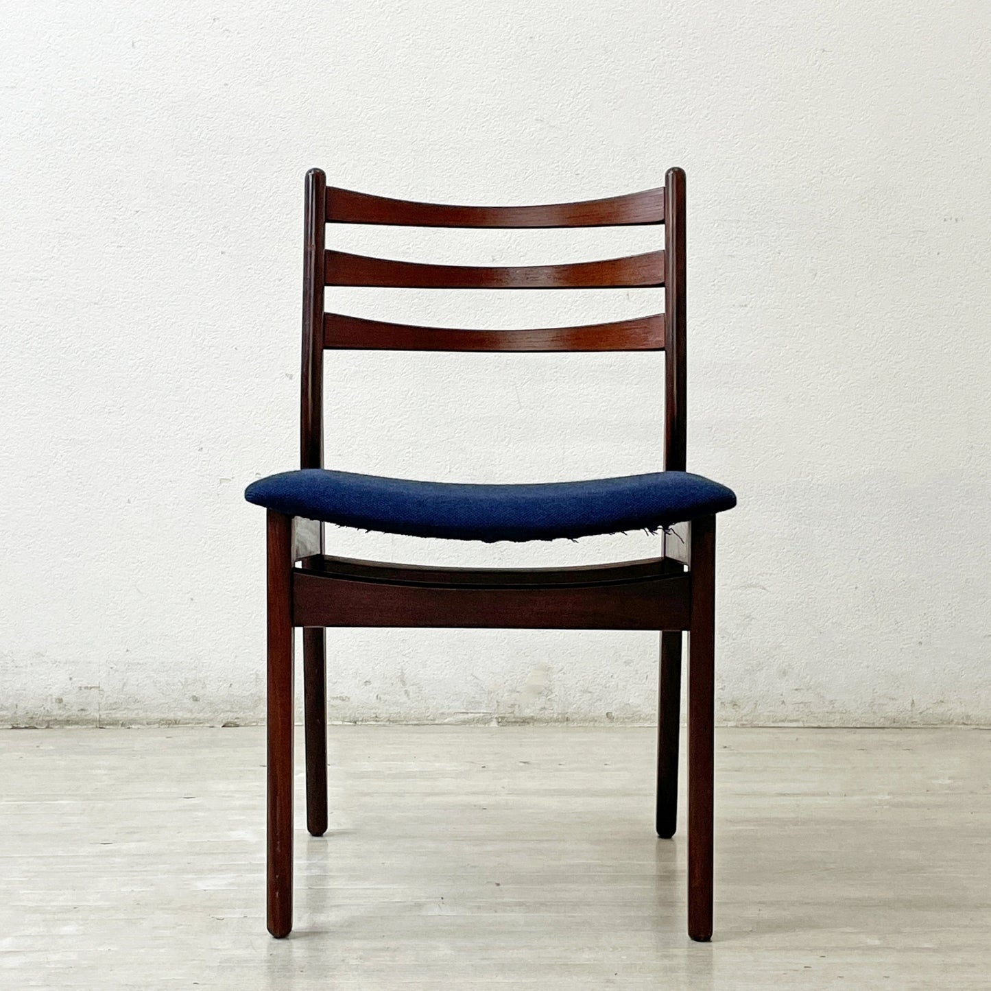 北欧ビンテージ Scandinavia Vintage ダイニングチェア 無垢材 ファブリック 北欧家具 モダンデザイン A ●
