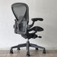 ハーマンミラー Herman Miller アーロンチェア リマスタード フル装備 Bサイズ グラファイトベース ポスチャーフィットSL  ◇