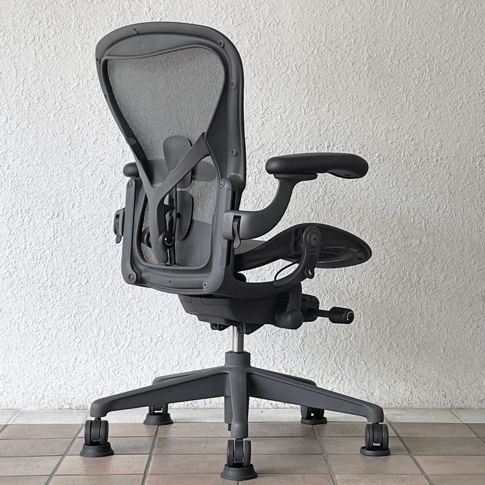 ハーマンミラー Herman Miller アーロンチェア リマスタード フル装備 Bサイズ グラファイトベース ポスチャーフィットSL  ◇