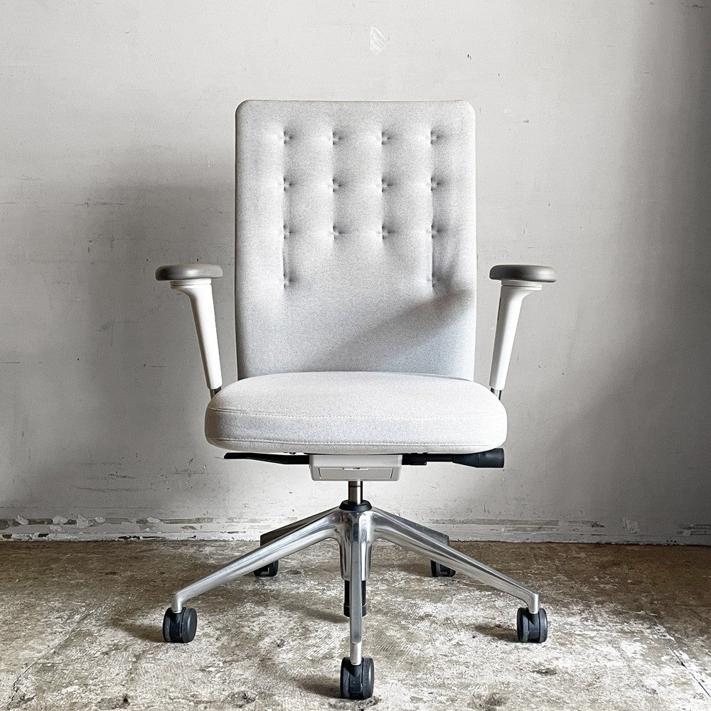 ヴィトラ vitra IDトリム ID Trim オフィスチェア デスクチェア ファブリックシート ライトグレー系 ハイバック 2Dアームレスト アントニオ・チッテリオ 参考定価￥209,000- ■