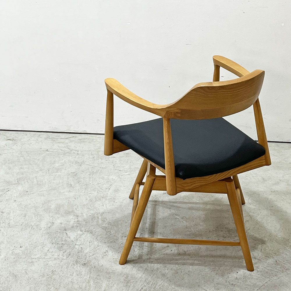 関家具 ロジャーⅢ ROGERⅢ アームチェア 回転式座面 オークカラー アッシュ材 合成皮革 関家具 ●