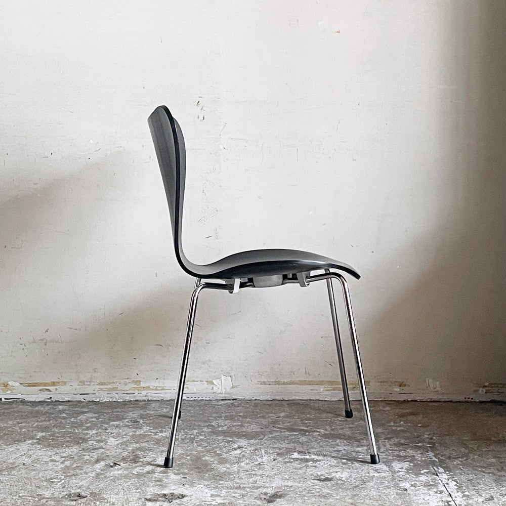 フリッツハンセン Fritz Hansen セブンチェア ダイニングチェア カラードアッシュ ブラック アルネ・ヤコブセン 北欧 デンマーク 定価￥75,680- ■