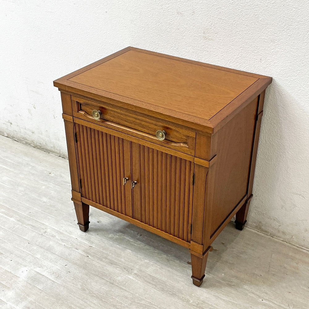 ドレクセルヘリテイジ DREXEL HERITAGE トライユン Triune ナイトテーブル サイドテーブル キャビネット 花台 飾り棚 マホガニー 米国 B ●